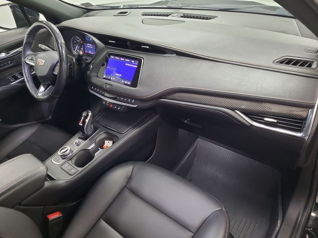 2021 – Cadillac – XT4