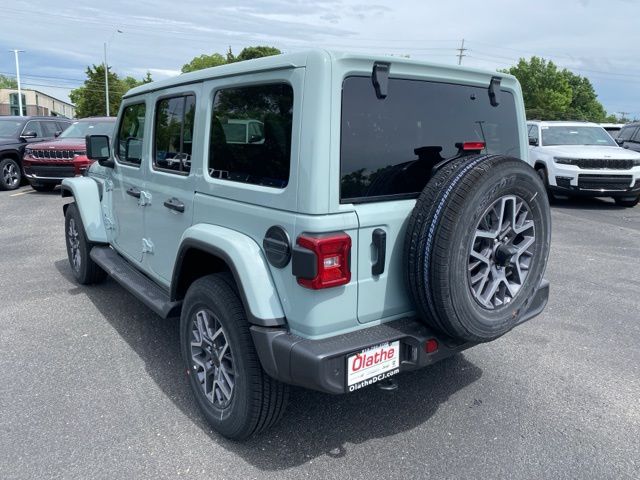 2024 Jeep Wrangler Sahara 10