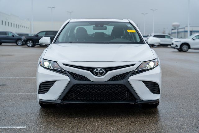 2020 Toyota Camry SE 2