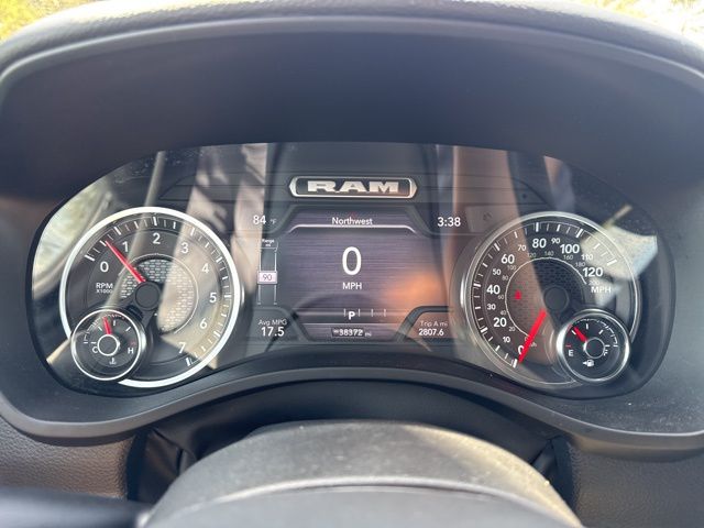 Used 2025 White Ram Big Horn/Lone Star image 25