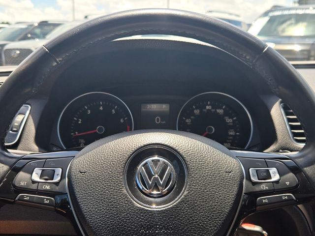 2017 Volkswagen Passat - $13,622