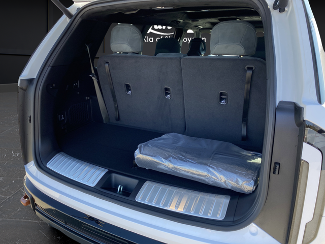 New 2027 White Kia X-Pro SX-Prestige image 35
