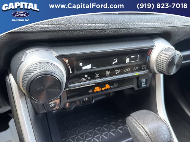 Used 2025 Ice Toyota LE image 29