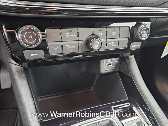 New 2026 Black Jeep Latitude image 20