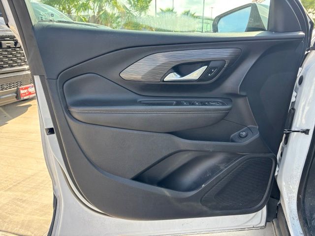 Used 2023 White GMC SLE image 9