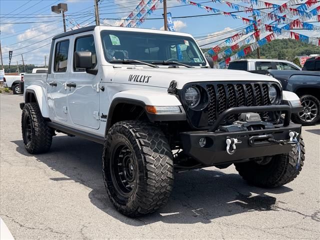 Bright White Clearcoat 2022 Jeep Gladiator Pickup Truck Four-Wheel Drive 8-Speed Automatic