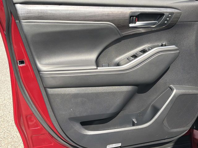 2026 Toyota Highlander Limited - Photo 19
