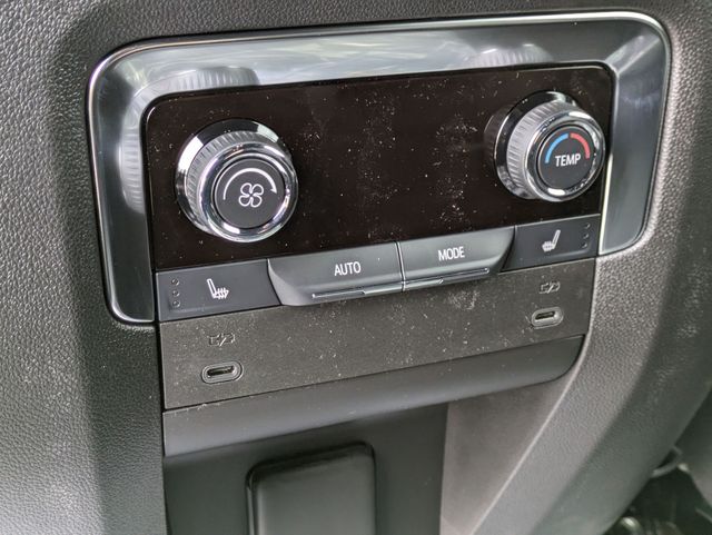 2025 Chevrolet Suburban Premier photo