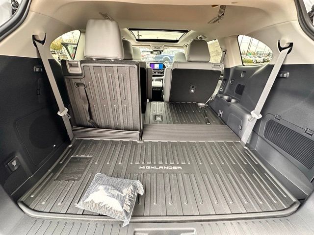 new 2026 Toyota Highlander Hybrid car