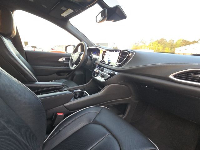 2025 Chrysler Pacifica Limited:B02253