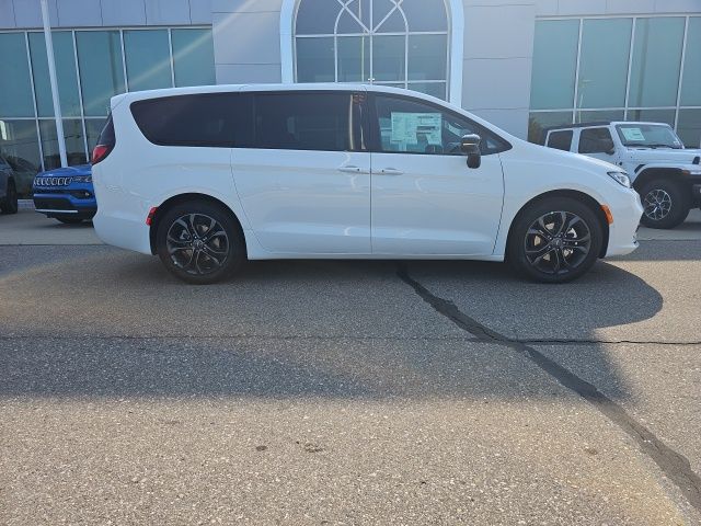 2026 Chrysler Pacifica Select - Pw7 exterior view 4