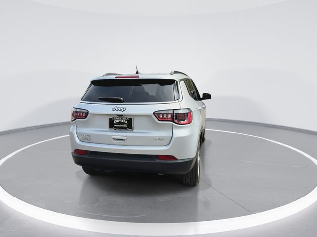 Used 2024 Silver Jeep Latitude image 8