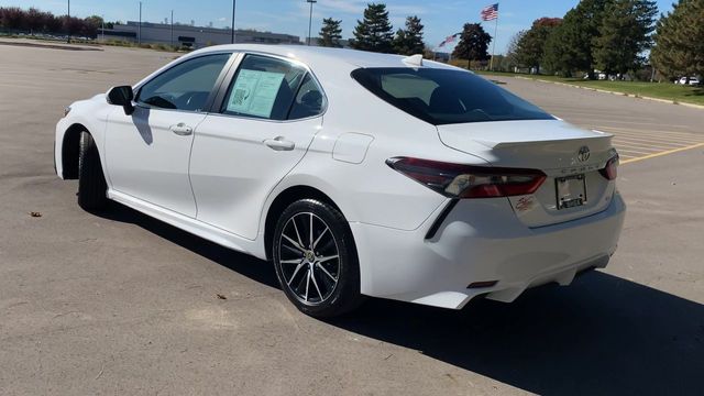 2022 Toyota Camry SE 6