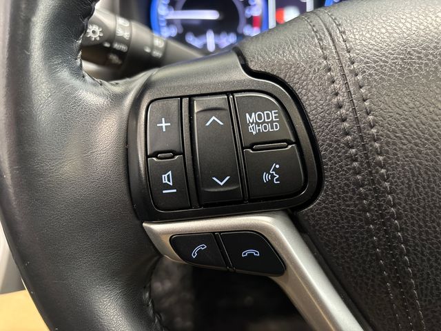 Used 2019 White Toyota XLE image 16