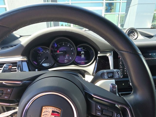 Used 2025  Porsche Base image 12