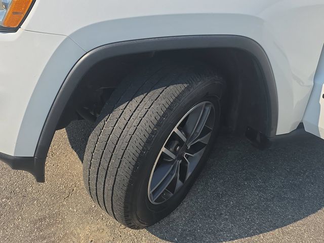 Used 2019 Bright White Clearcoat Jeep Laredo E image 32