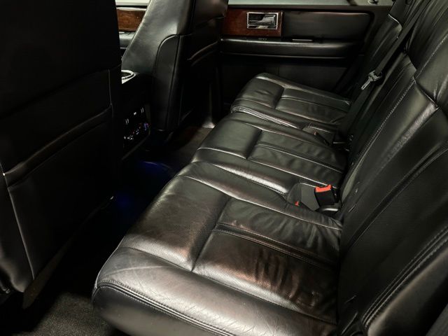 2016 Lincoln Navigator Select 23