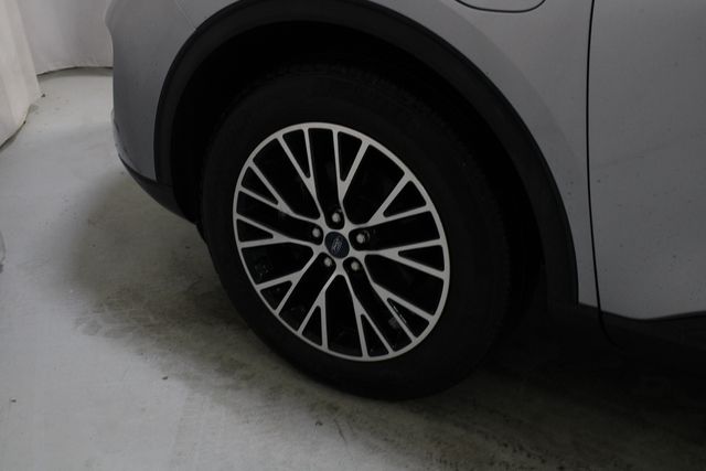 Used 2022  Ford Titanium image 29