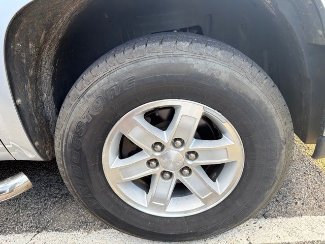 Used 2013 Silver GMC SLE image 7