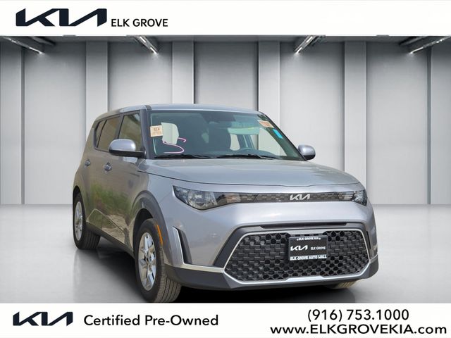 Gray 2025 Kia Soul LX FWD SUV / Crossover Front-Wheel Drive Continuously Variable Transmission
