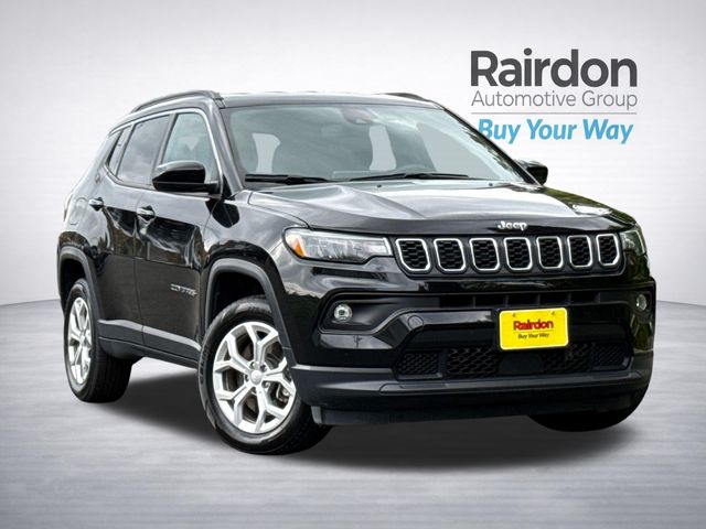 Diamond Black Crystal Pearlcoat 2024 Jeep Compass SUV / Crossover Four-Wheel Drive 8-Speed Automatic