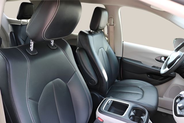 Used Car 2024 Chrysler Pacifica Hybrid  Select For Sale Under $30,000 In Austin, Texas