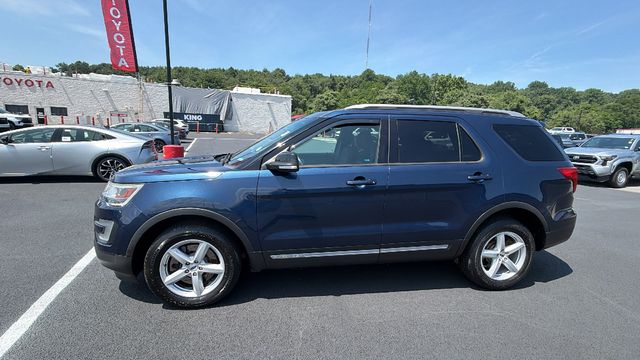 2017 Ford Explorer XLT - Image 2