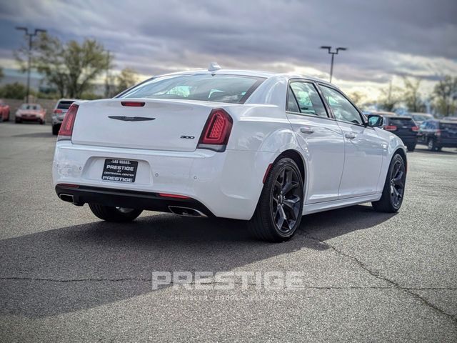 2022 Chrysler 300 Touring 7