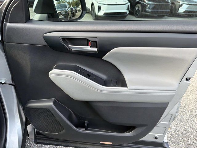 Used 2023 Toyota Highlander SUV