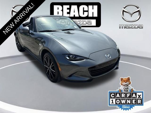 Machine Gray Metallic 2024 Mazda MX-5 Miata Convertible Rear-Wheel Drive 6-Speed Manual