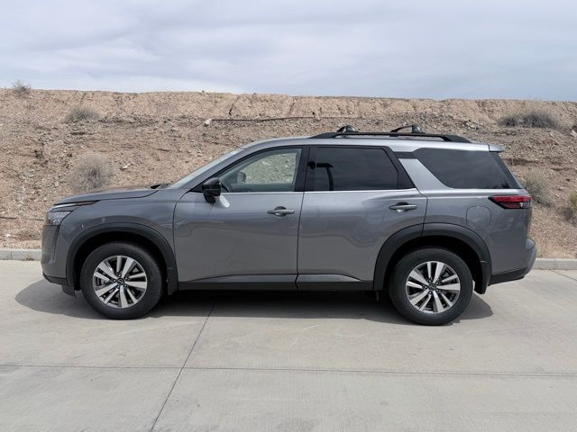 View vehicle photo 5