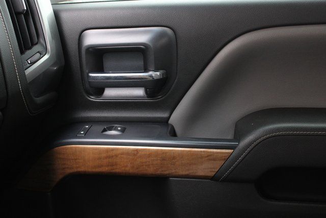 Used 2016 White Chevrolet LTZ image 19