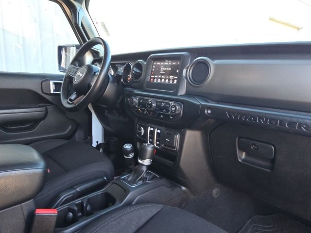 2022 Jeep Wrangler Willys:B02557