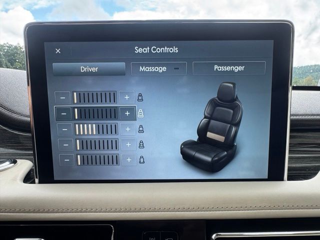 Used 2020 White Lincoln Black Label Grand Touring image 31