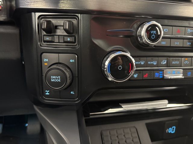 2025 Agate Black Metallic Ford Super Duty F-250 SRW Lariat 4X4 Truck