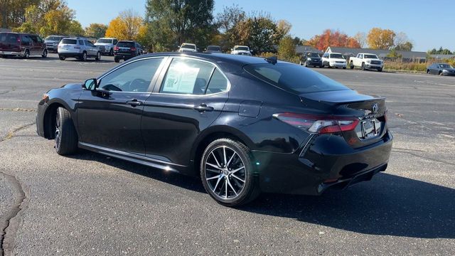 2022 Toyota Camry SE 6