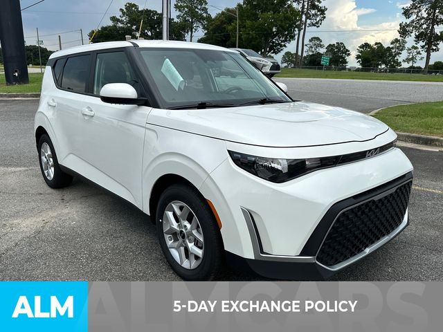 Used 2025 White Kia  image 3