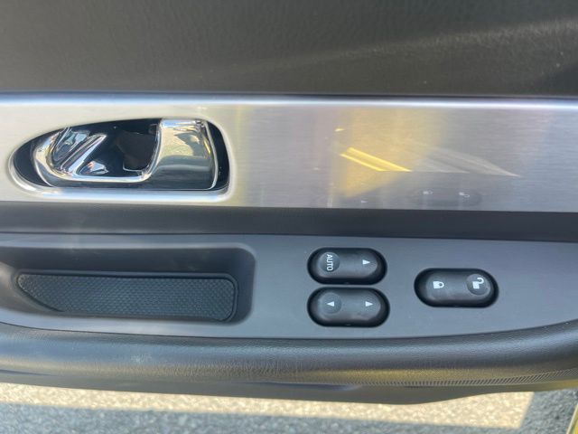 Used 2002  Ford Base image 13