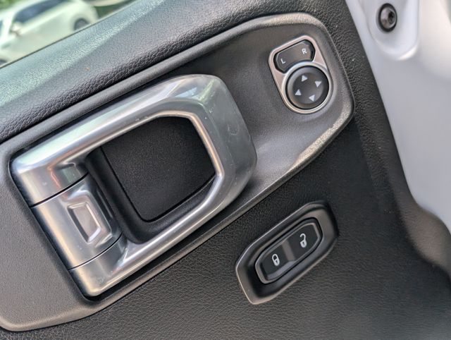 2023 Jeep Wrangler Rubicon - 10
