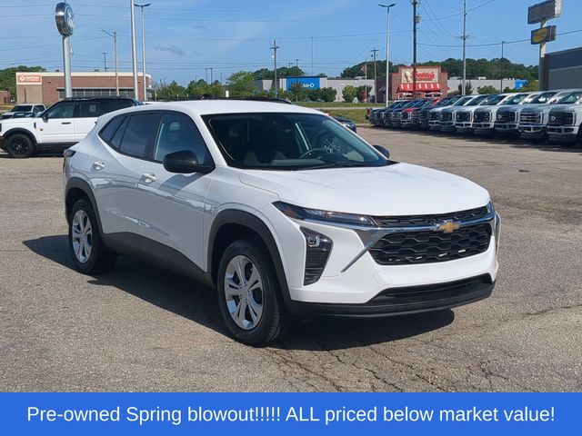 Used 2025 Summit White Chevrolet LS image 15