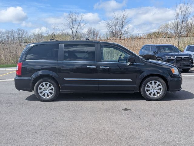 2015 Chrysler Town & Country - Image 6