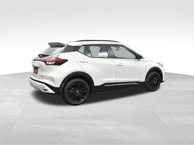 2024 Nissan Kicks SR 2