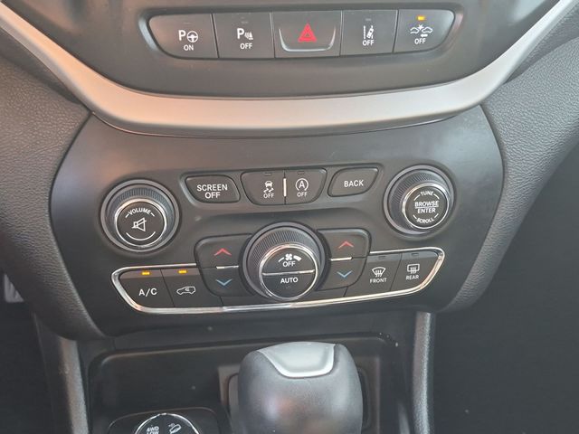 Used 2018 Silver Jeep Trailhawk image 23