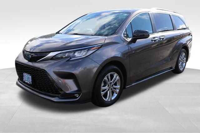 2022 Toyota Sienna XSE 22