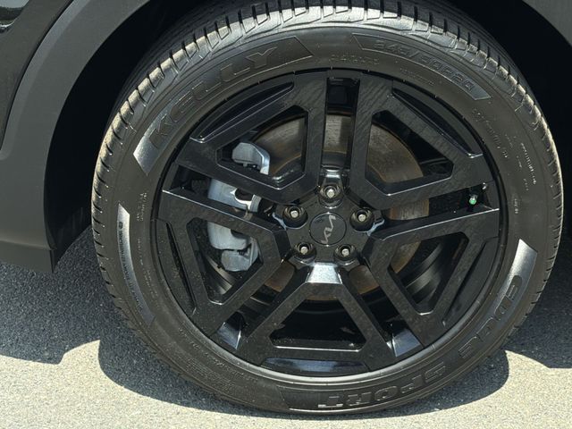 Used 2025 Black Kia EX X-Line image 16