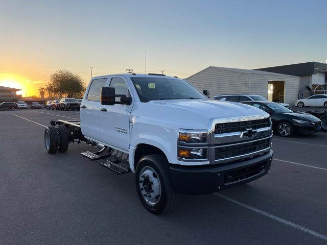 2024 Chevrolet Silverado 5500HD 84" CA Work Truck 2