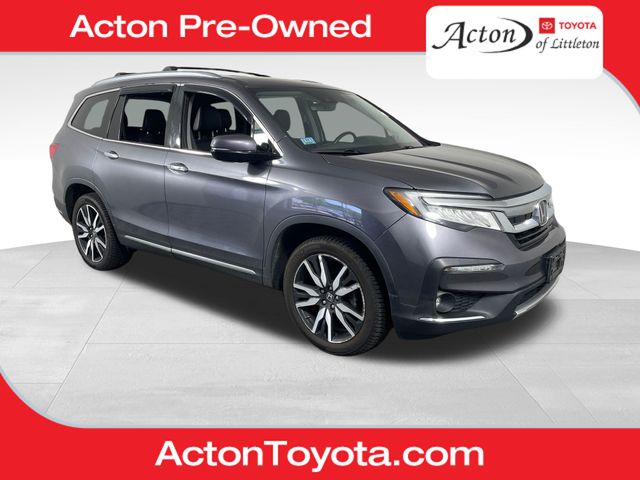 2019 Honda Pilot Touring AWD with Rear Captain's Chairs