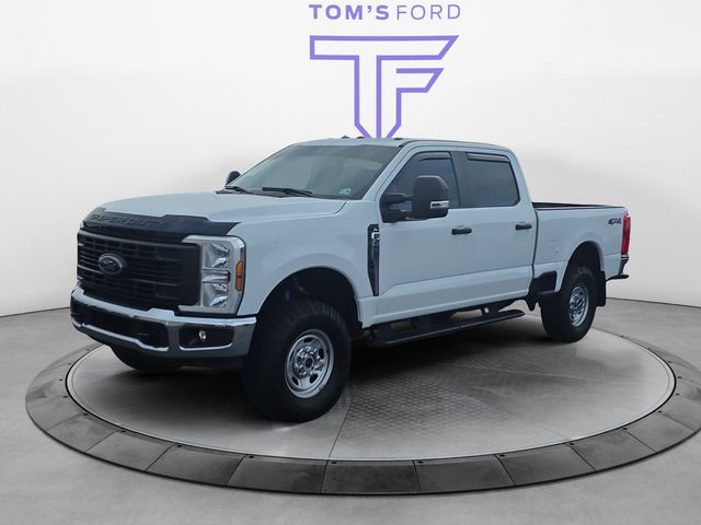 Oxford White 2024 Ford F-250 Super Duty Pickup Truck Four-Wheel Drive Automatic