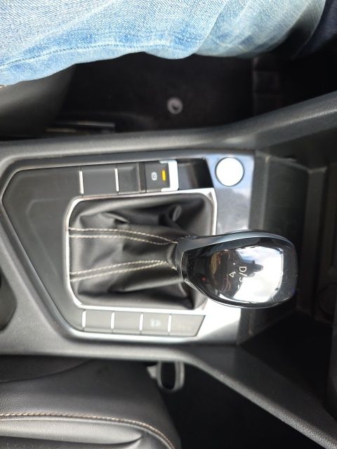 2024 Volkswagen Tiguan 2.0T SE - Pure White exterior view 20