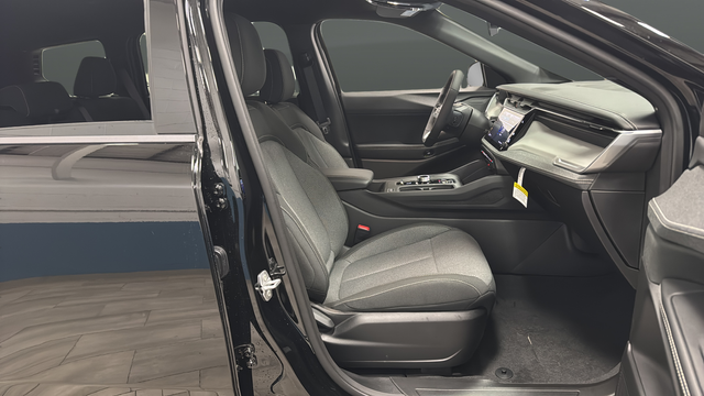 New 2026 Diamond Black Crystal Pearlcoat Jeep Laredo image 23